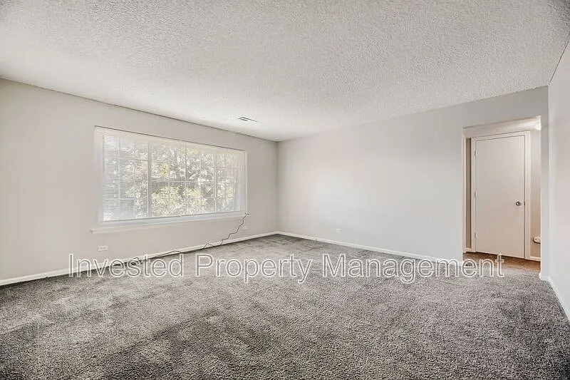 2 bed, 1.5 bath, 1004 sqft, $1,350 — Photo 2