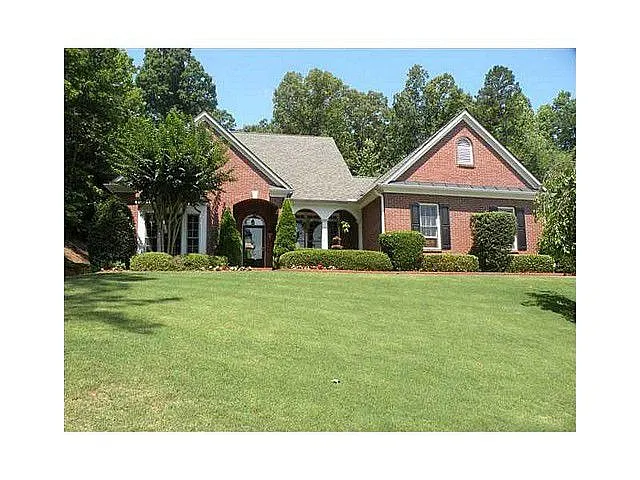2607 Winterthur Main NW photo 1
