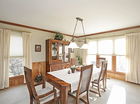5th image of 1555 Crowfoot Cir S