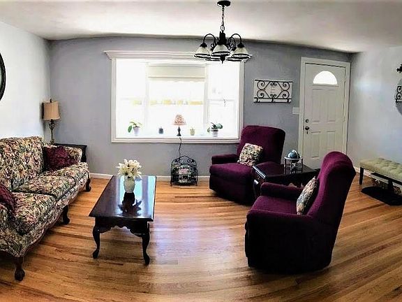 3rd image of 115 Saslon Park Dr