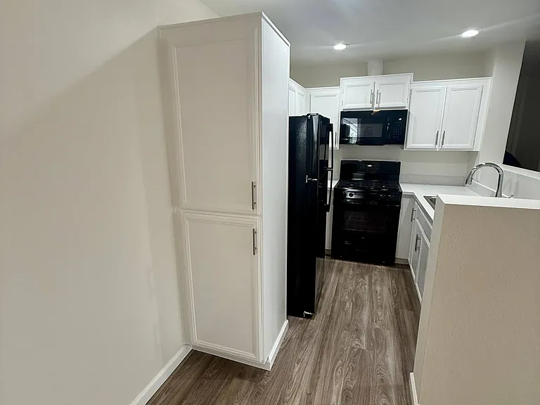 Presidio Villa Apartments — Photo 19