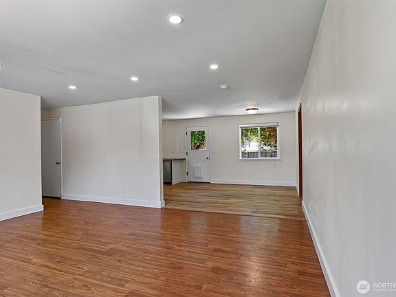 4th image of 1306 N Water Street