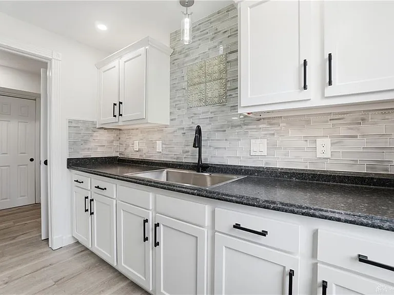 3924 Fulton Ave — Photo 8