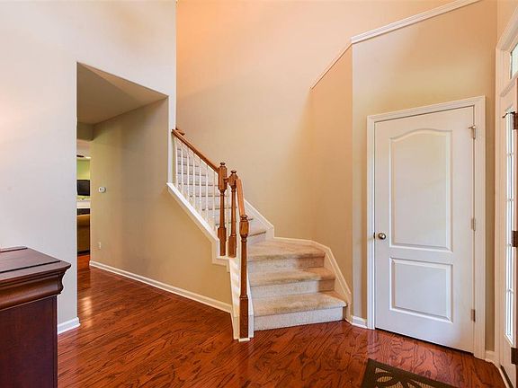 3rd image of 239 Haddington Ln
