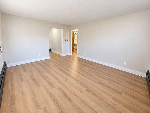 3rd image of 700 S Summit Ave APT 4