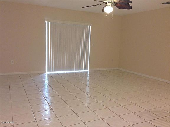 3rd image of 814 Mimosa Pl #0