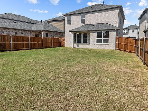 4th image of 721 Amenduni Ln