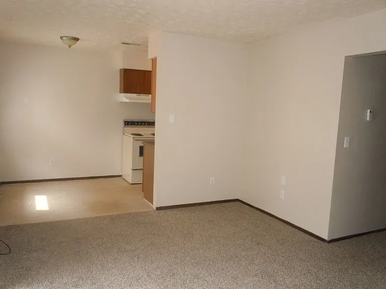 1108 Apache Dr — Photo 2