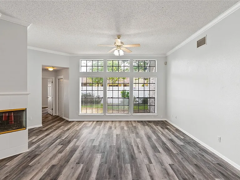 2210 Dorsey St — Photo 5