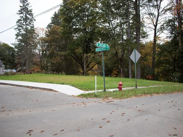 218 W Cortland St, Groton, NY 13073