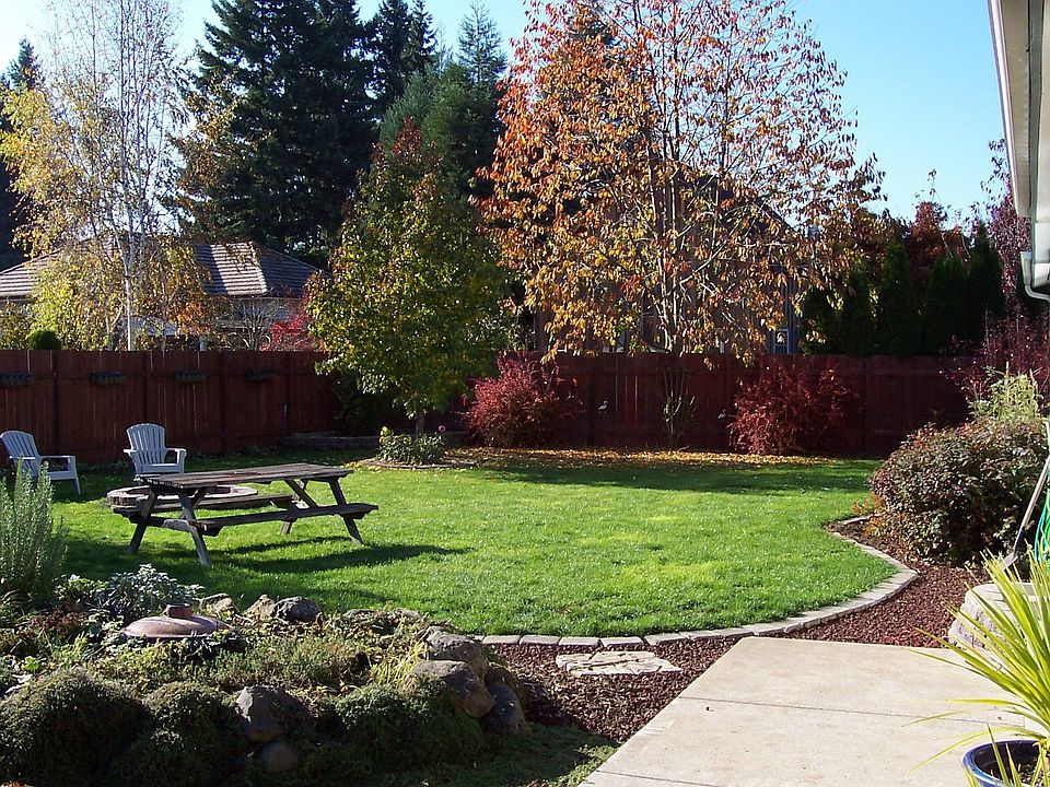 712 Affolter Front Yard