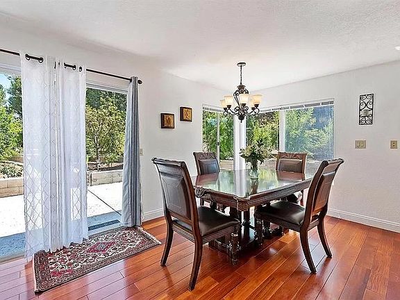 5th image of 1942 Hemingway Ct