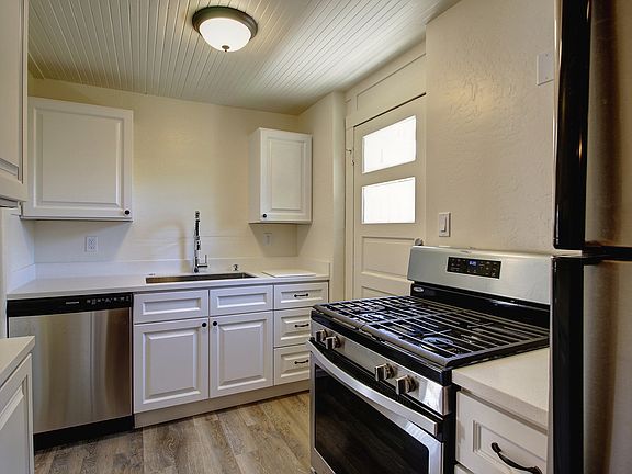 4th image of 1619 Bath St APT A