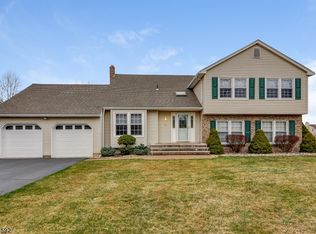 10 Eldorado Dr, Succasunna, NJ 07876