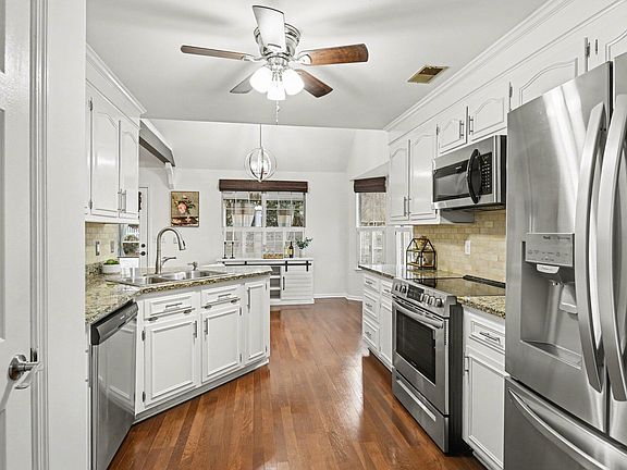 3rd image of 204 Wickford Ct