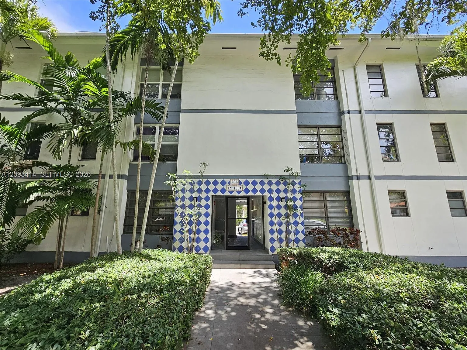 235 Antilla Condo — Photo 1