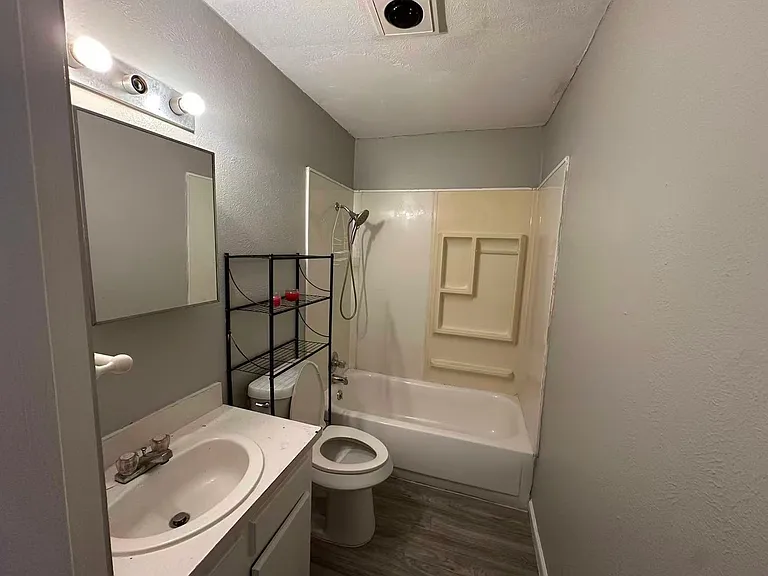 901 Wandering Way Dr — Photo 14