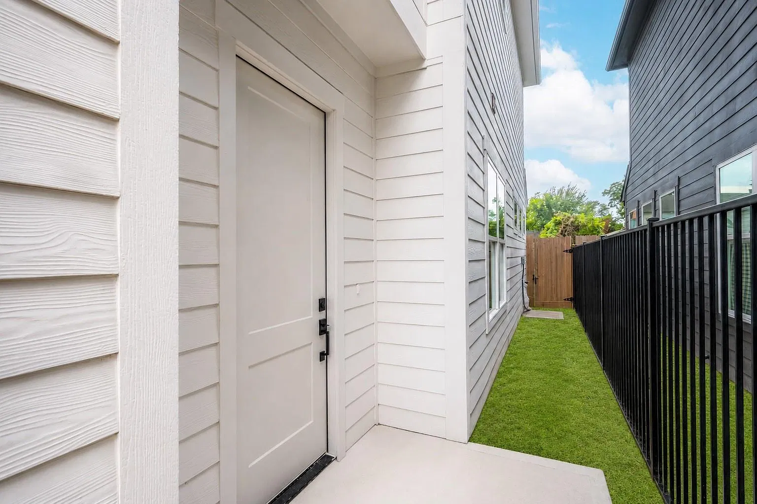 3 bed, 2.5 bath, 1774 sqft, $2,500 — Photo 2