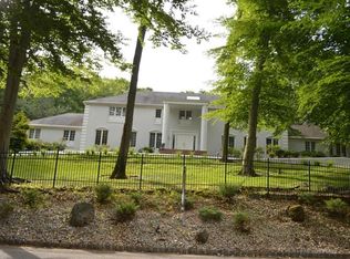 7 Round Hl, Holmdel, NJ 07733