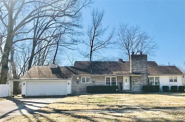 2nd image of 1034 W Green St