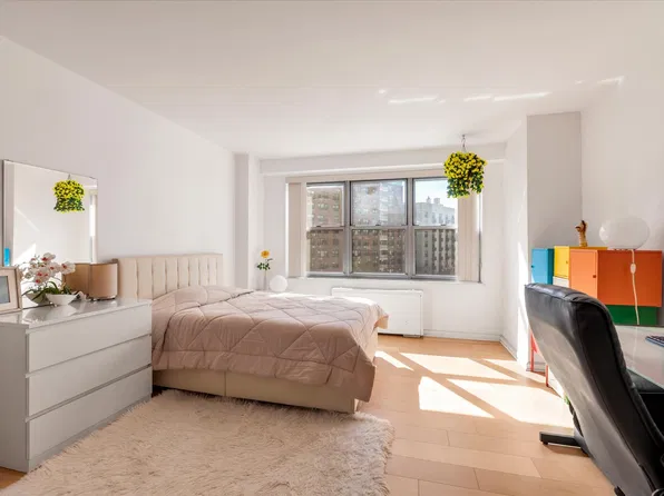 125-10 Queens Boulevard image 1 of 15