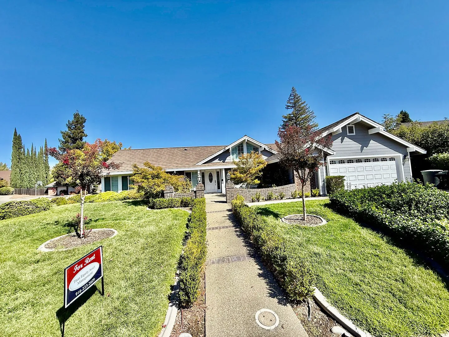 Beautiful home available now — Photo 2