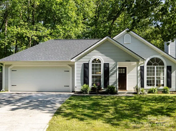 7731 Ivy Hollow Dr, Charlotte, NC 28227