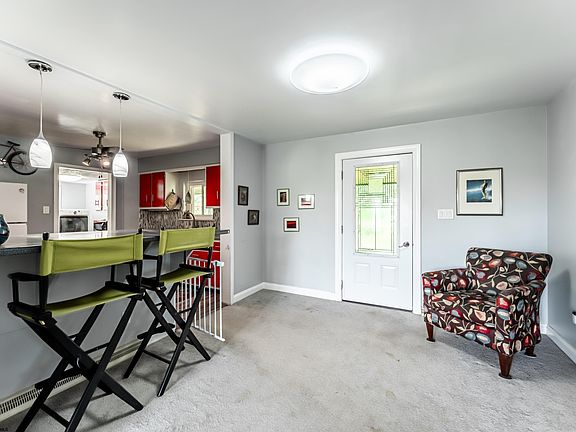 3rd image of 927 Fairfax Dr
