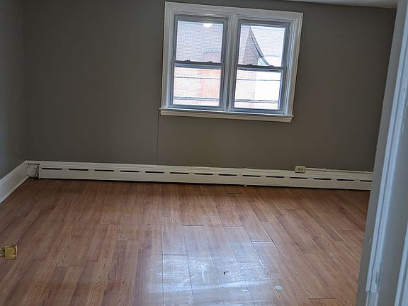 5th image of 252 E Penn St