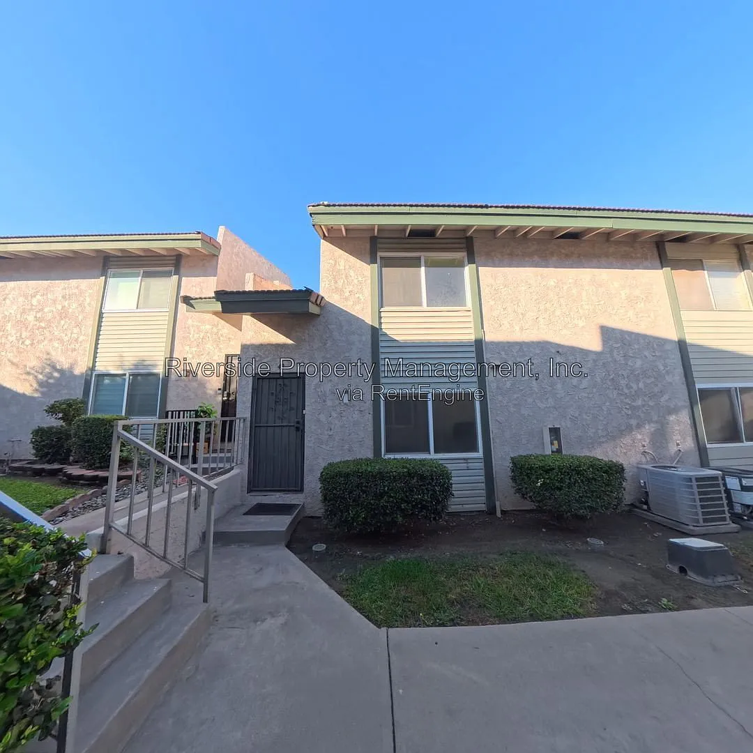 2 bed, 1.5 bath, 1092 sqft, $1,995 — Photo 2