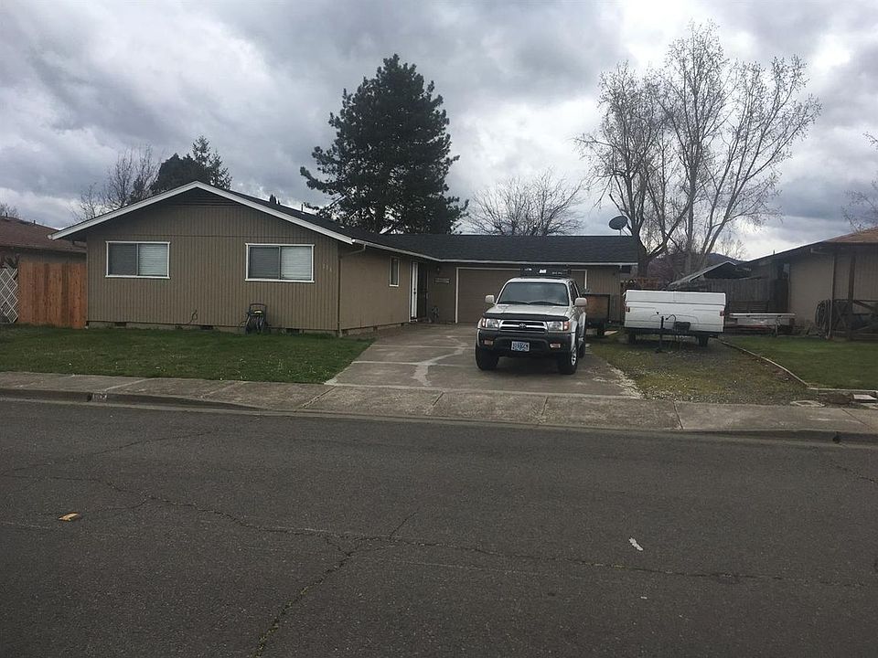 1st image of 136 Sandlewood Dr