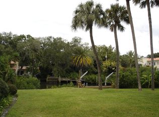 5009 S Shore Crest Cir, Tampa, FL 33609