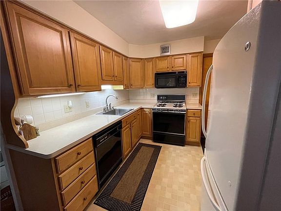 2nd image of 104 Lourdes Dr