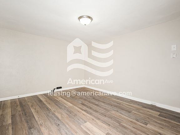 1334659_003_living_room_13645430.jpg
