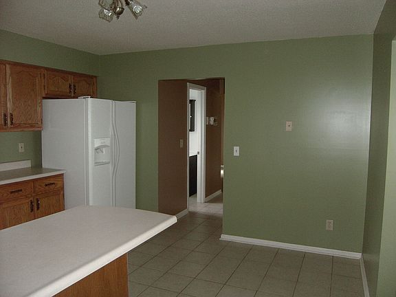 5th image of 92 Meadowlake Dr
