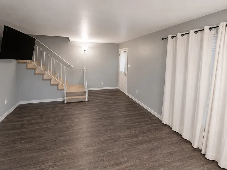 1609 S Ivory Cir #B — Photo 7