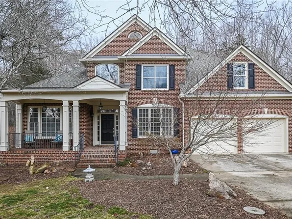 305 Sawgrass Ct, Mebane, NC 27302
