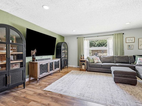 4th image of 2786 Balboa Dr
