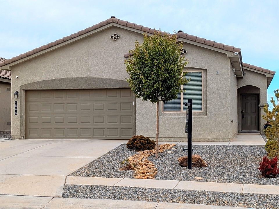 1st image of 1994 Tesoro Loop NW