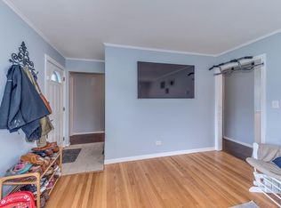 257 E Goebel Dr, Lombard, IL