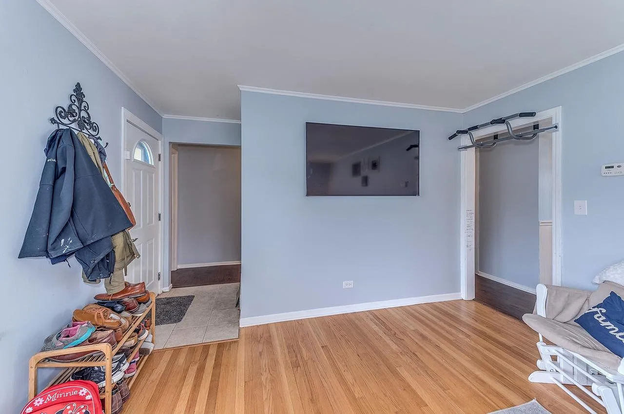 257 E Goebel Dr photo 1