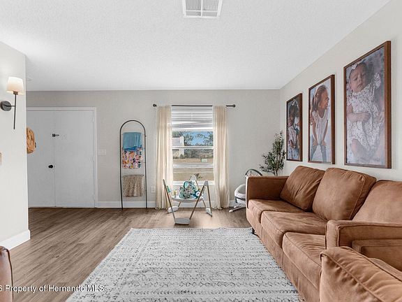 4th image of 4666 Kirkland Ave