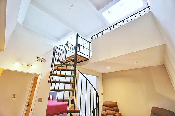 Sold by R New York | media 14