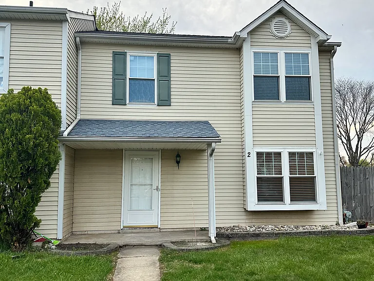 2 Churchill Cir — Photo 1