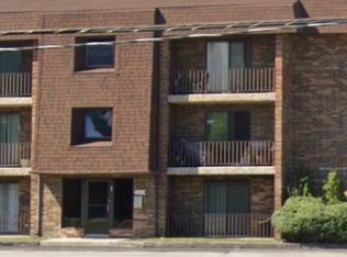 2305 Holiday Ter APT 131, Lansing, IL 60438