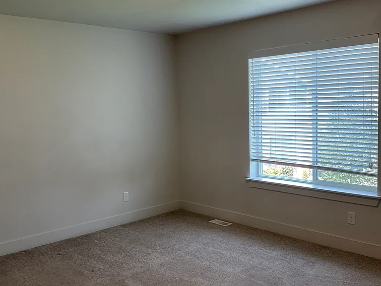190 S Emery Ln — Photo 11