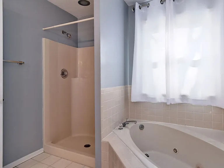 802 Marquette Ct — Photo 20