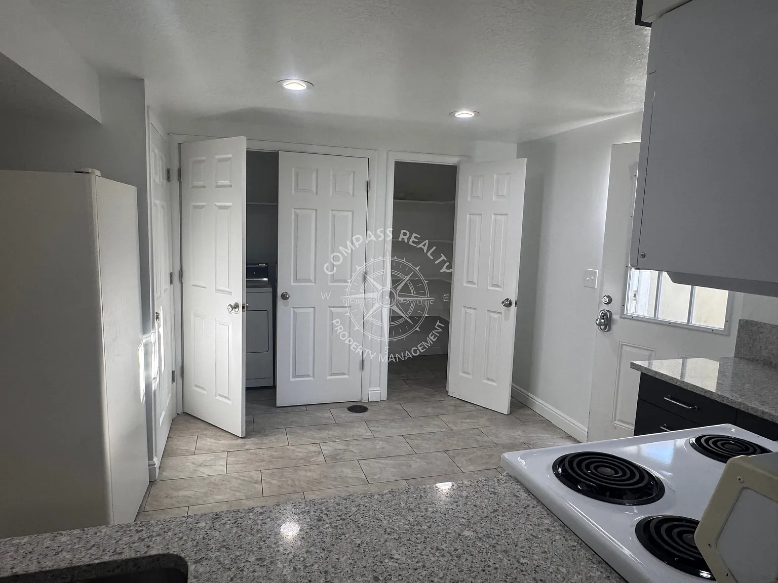 545 Canyon Way — Photo 3