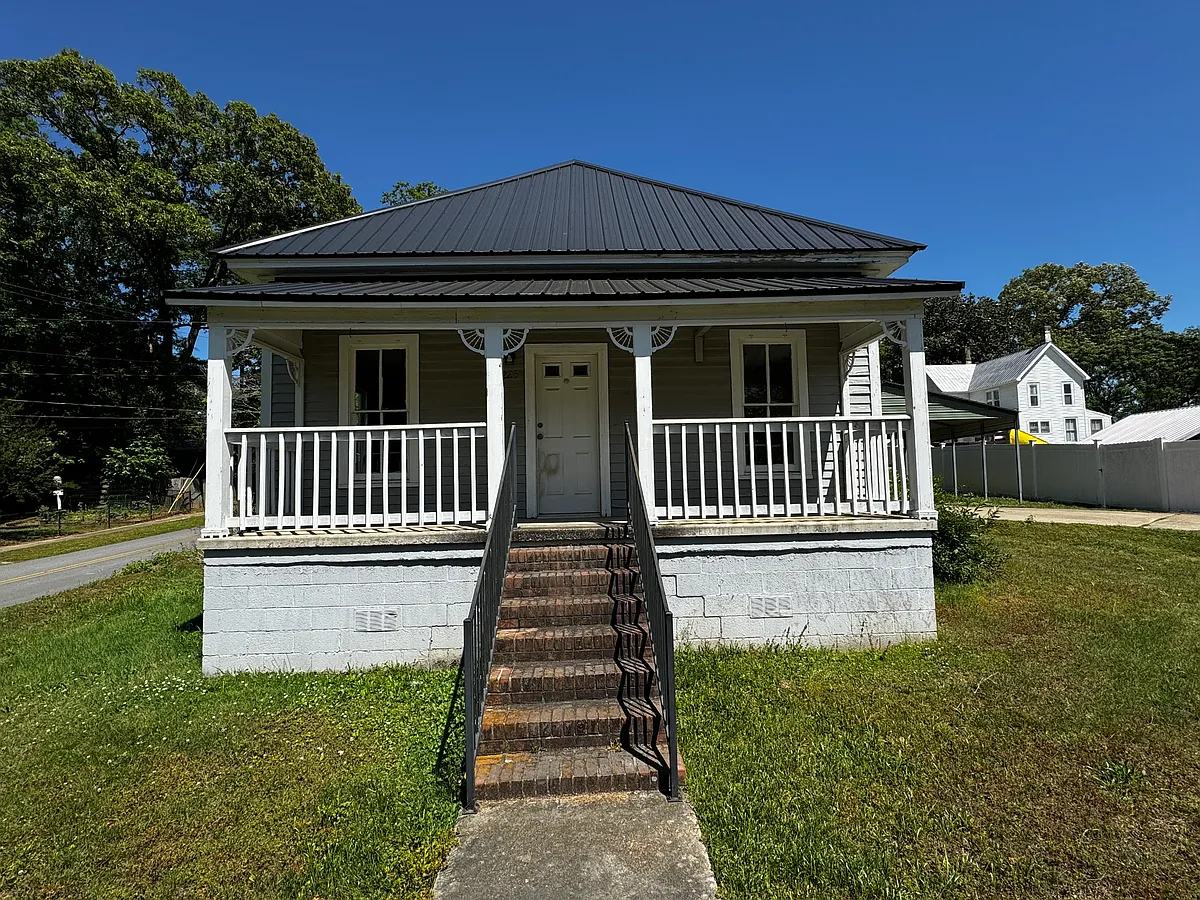 Building Photo - 223 Kiker St
