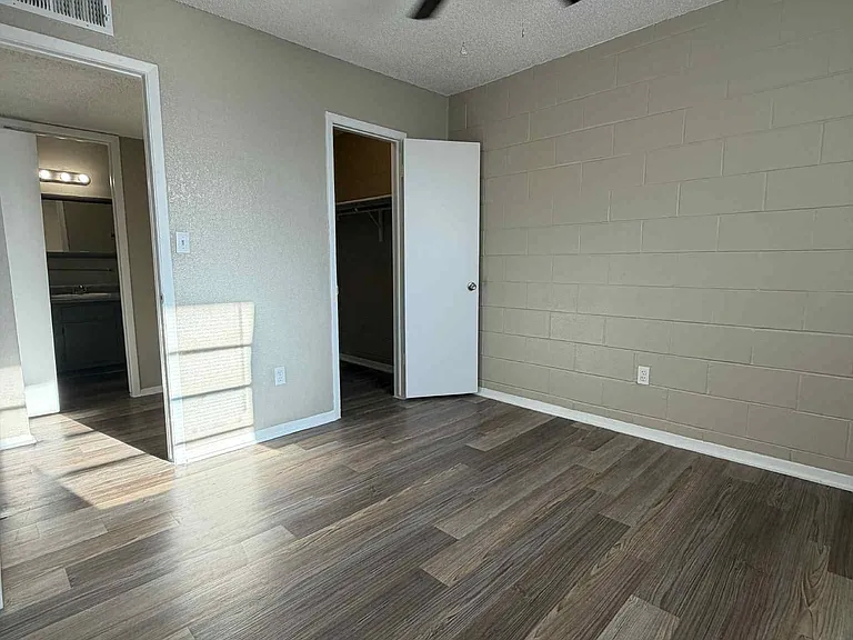 SAN MARCOS APARTMENTS — Photo 32